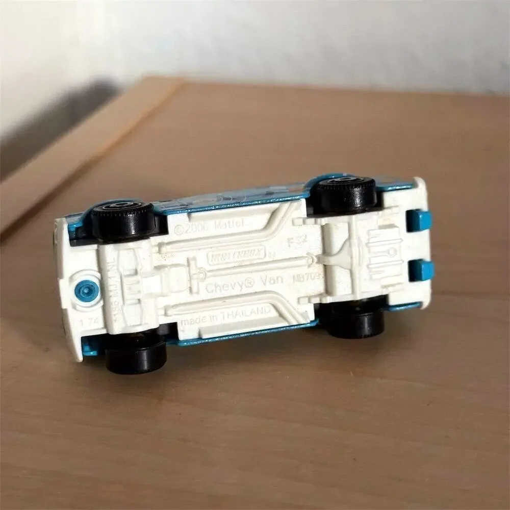 Matchbox Y2K 2006 Chevy Van WiFi Repair Diecast Model 1:74 Blue